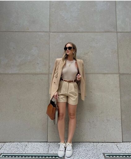 beige shorts-min